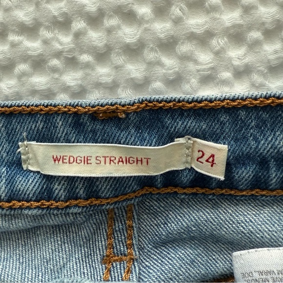Levi’s Wedgie Straight Leg Denim Medium Wash Mid Rise Classic Western Size 24 - Picture 9 of 12